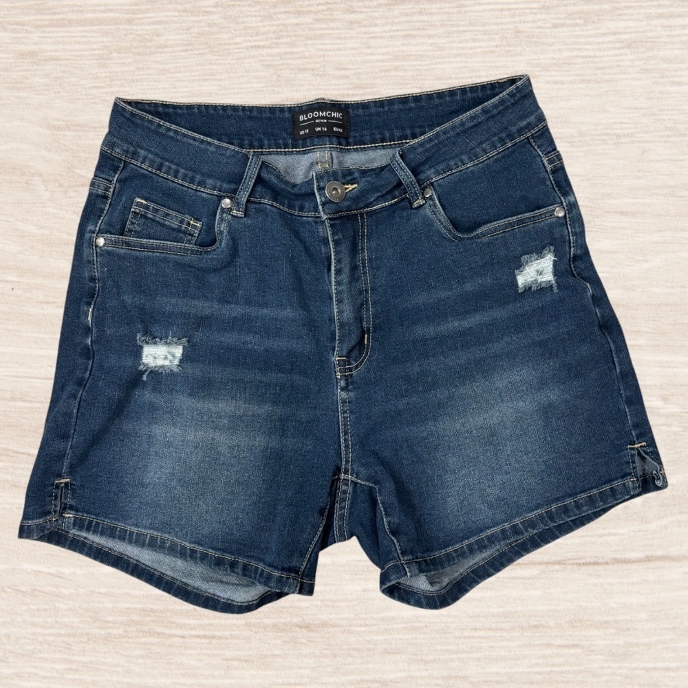 BLOOMCHIC Distressed Medium Wash Stretch Denim Jeans Shorts Women's Size 12